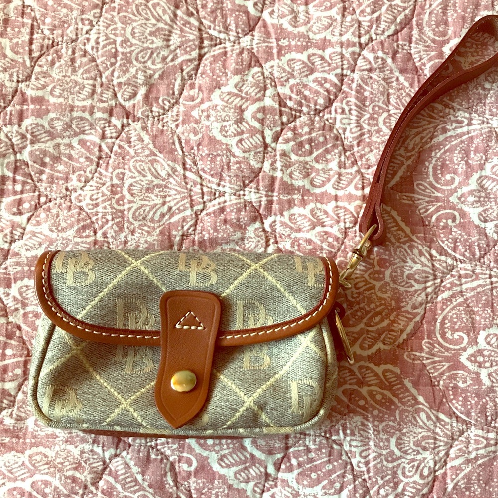 Dooney & Bourke clutch